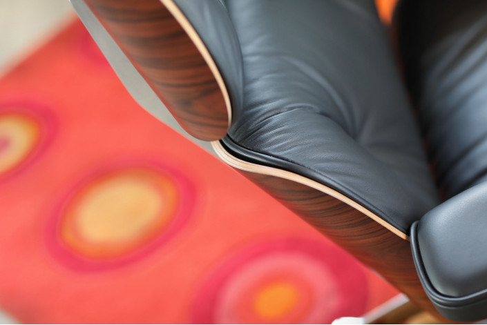 Charles & Ray Eames Lounge Chair von Vitra – 2024, Santos-Palisander & Schwarzes Leder, lebendige Maserung