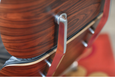 Charles & Ray Eames Lounge Chair von Vitra – 2024, Santos-Palisander & Schwarzes Leder, lebendige Maserung