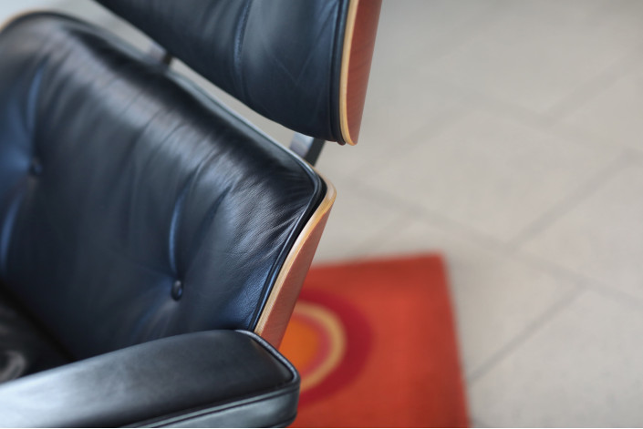 Charles & Ray Eames Lounge Chair von Vitra – 2001, Kirschholz & Schwarzes Leder