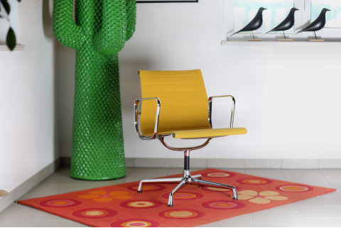 Vitra Aluminium Chair EA 107 – Hopsack gelb | Eames Conference Chair